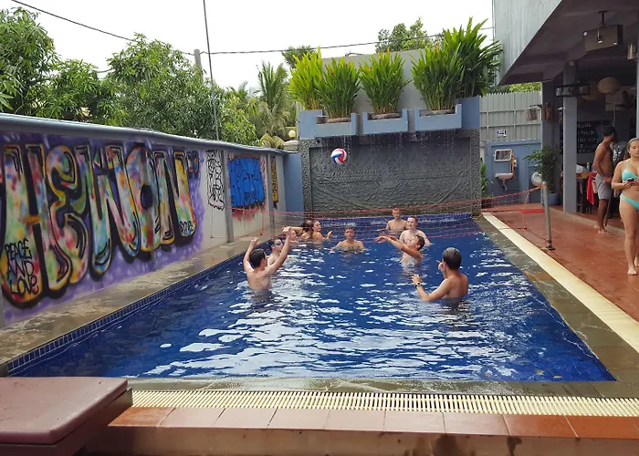 Pub Hostel *