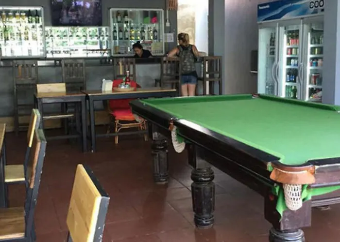 Pub Hostel *