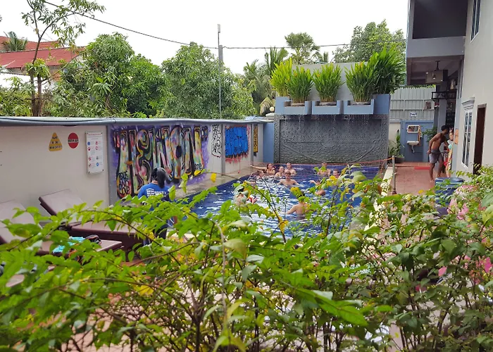 Pub Hostel *